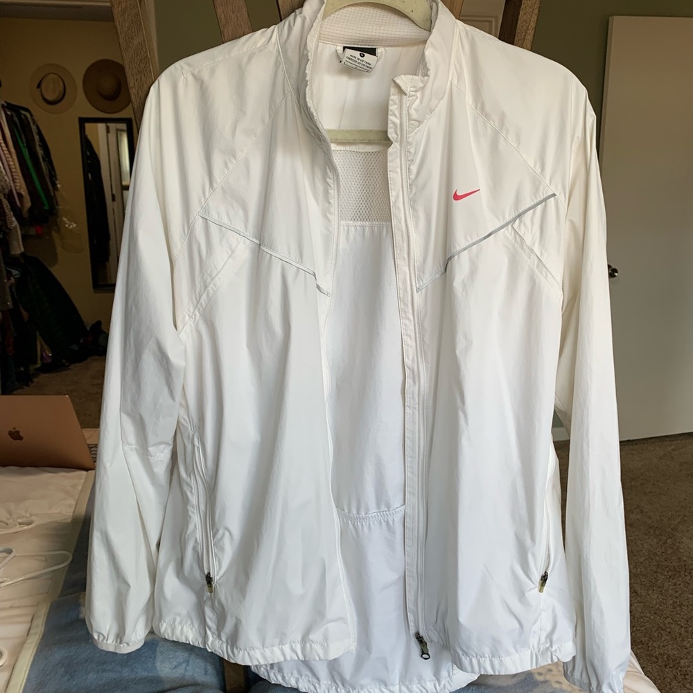 Women’s white Nike wind breaker